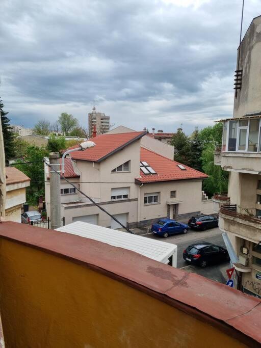 Cozy Apartment Near City Center Бухарест Экстерьер фото